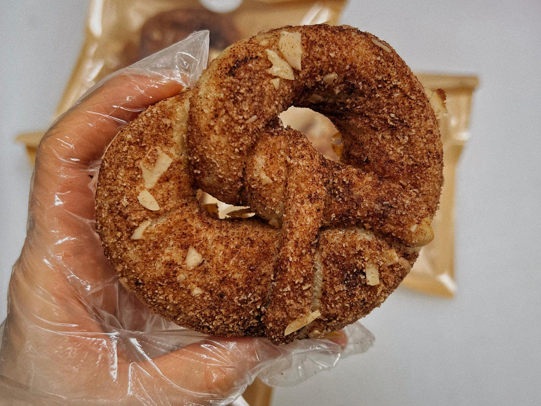 天然酵母美式杏仁扭结面包（American soft almond pretzel）