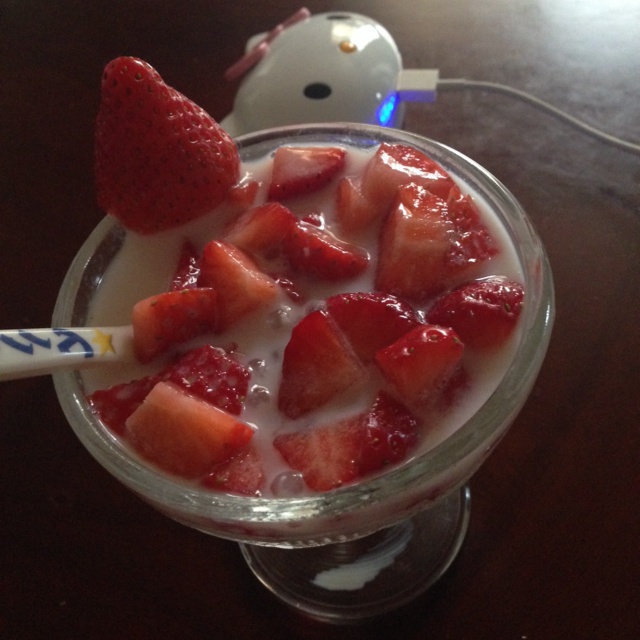 牛奶草莓西米露