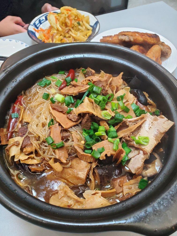 笋干嫩鸭煲（老少配）