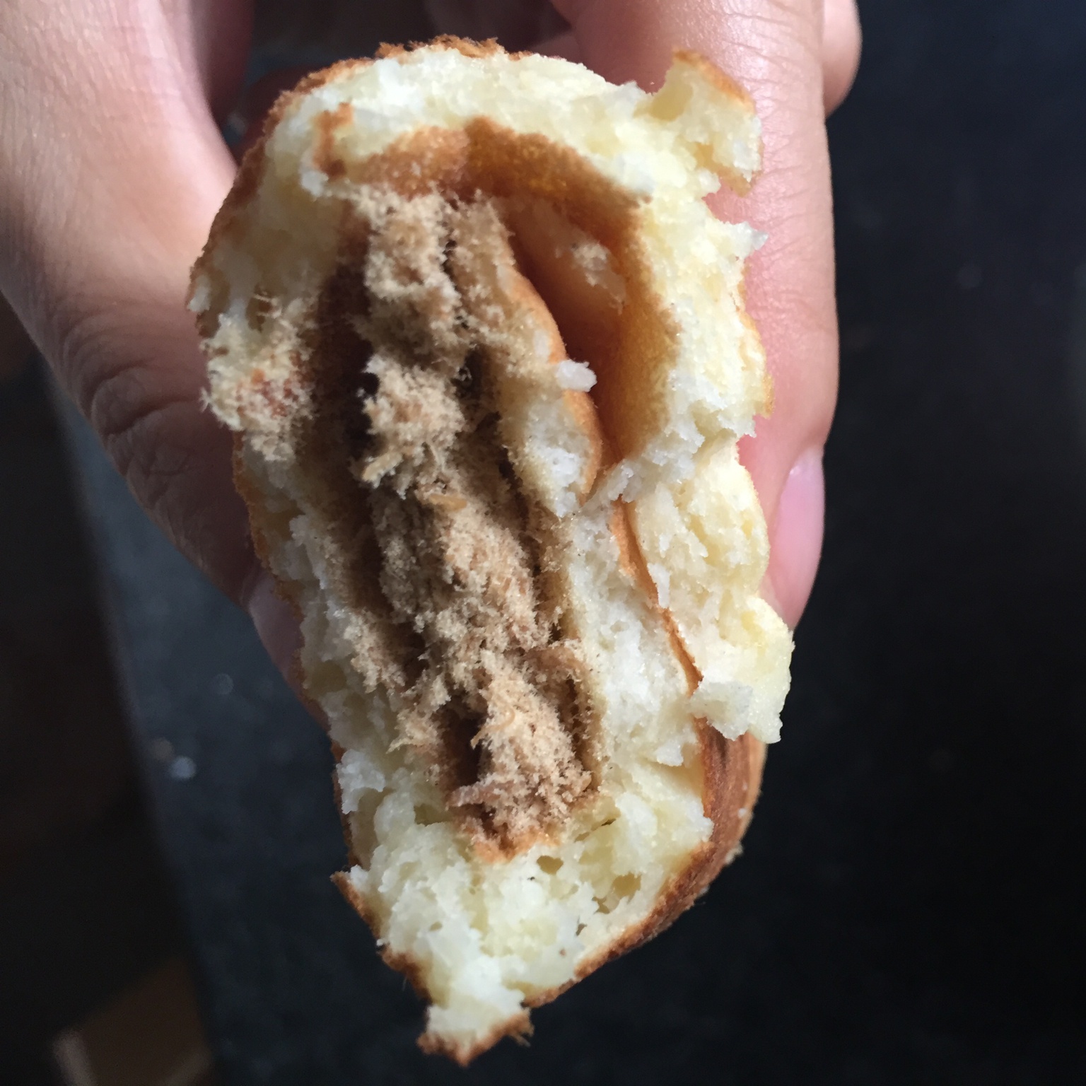 【酸奶松饼yogurt pancake】，搭上黑莓果酱和枫糖的美味。