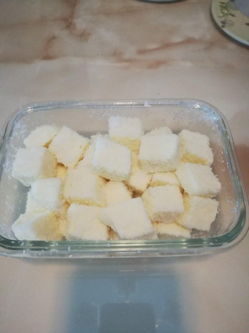 椰丝牛奶小方糕