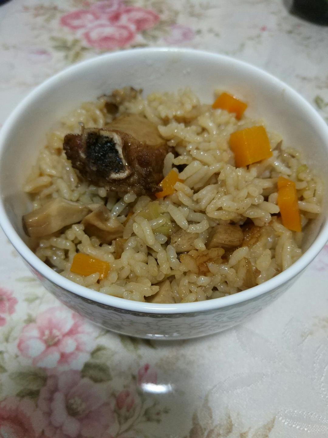 喷香排骨焖饭（爆好吃）
