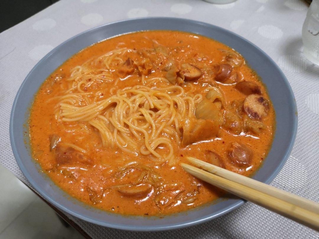 吃不腻的泡菜培根意面