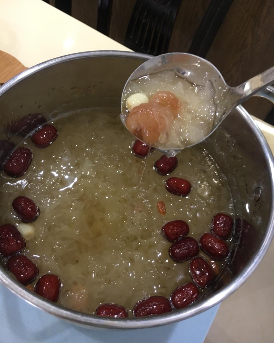 红枣银耳莲子羹
