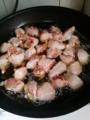香辣干锅虾鸡翅的做法 步骤2