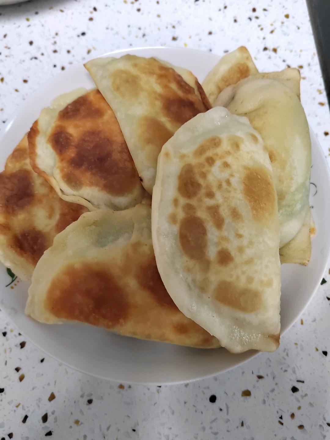 ㊙️烫面韭菜盒子 凉了也不硬 附包成完美半圆的细节视频