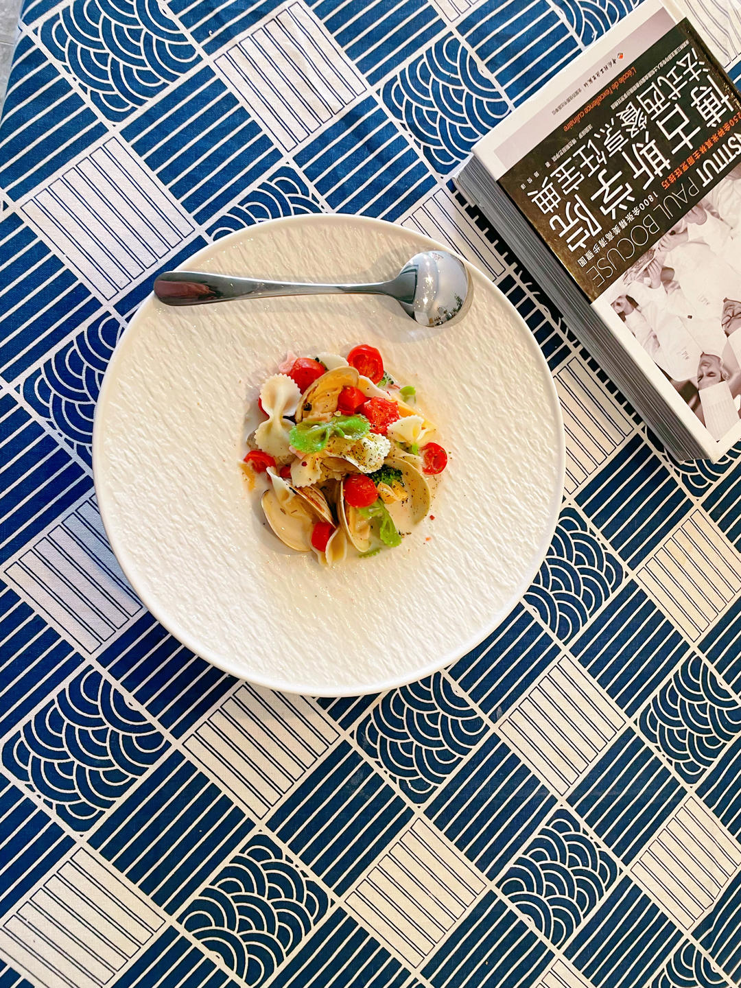 西红柿鸡蛋蝴蝶面