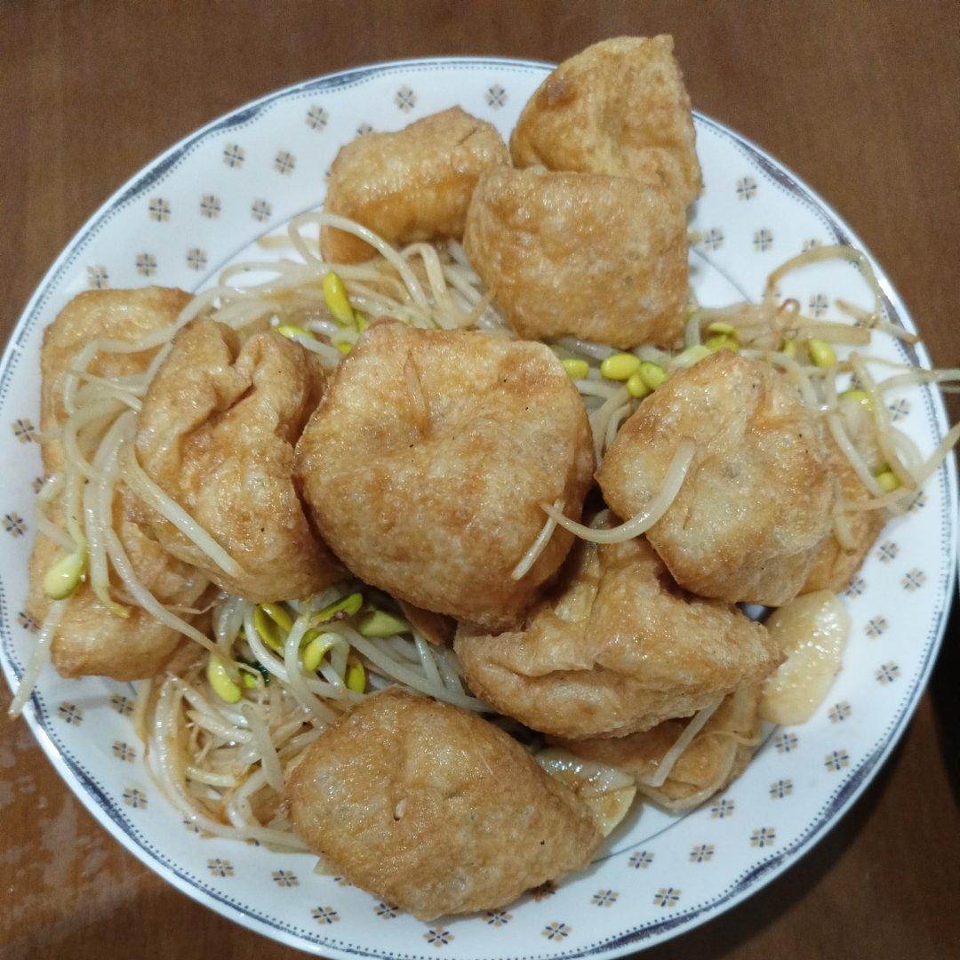 黄豆芽炒油豆腐