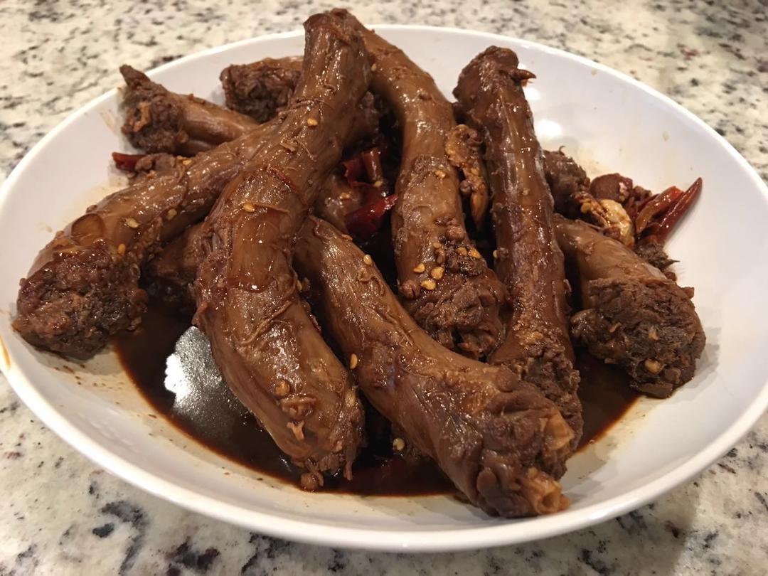 周黑鸭风味鸡翅，鸡爪（鸭脖鸭翅鸭舌锁骨均可）