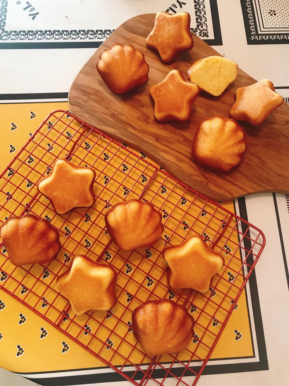 玛德琳（蓝带方）