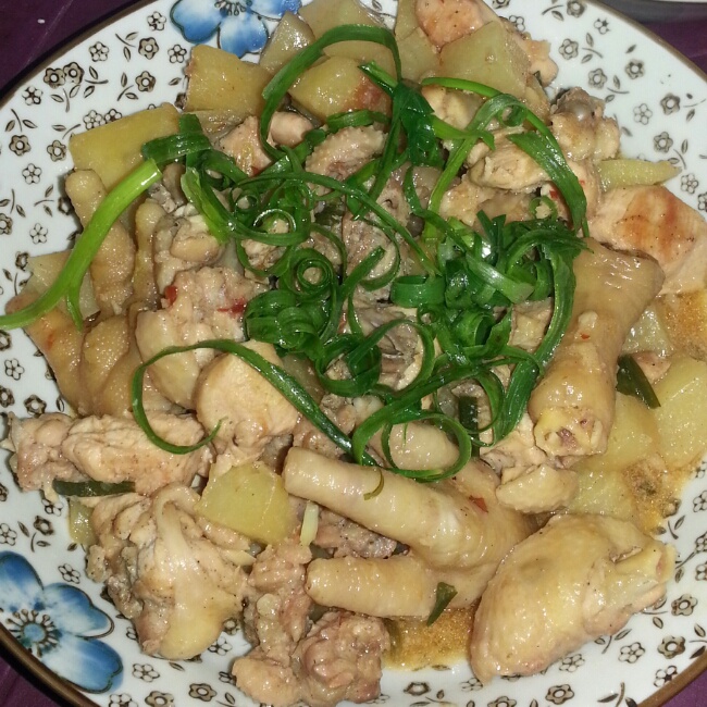 土豆炖鸡块