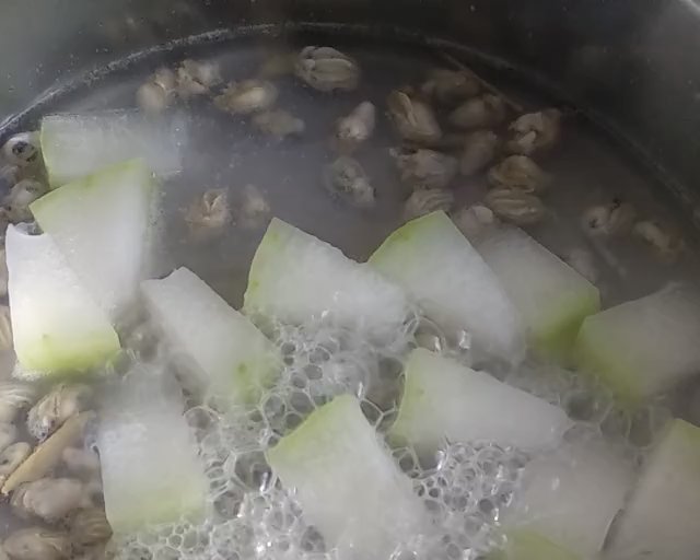 清热营养补锌的生蚝冬瓜汤的做法 步骤5