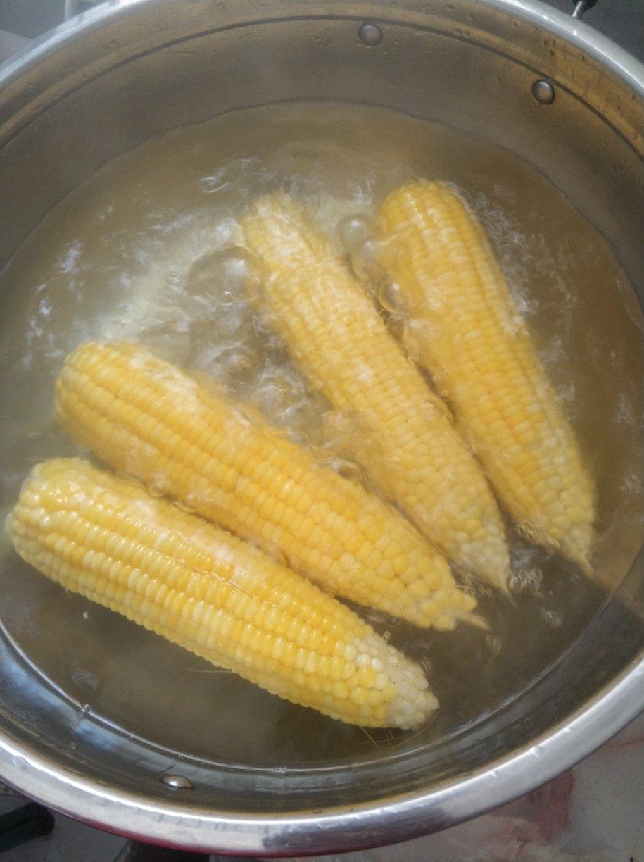 清煮甜玉米