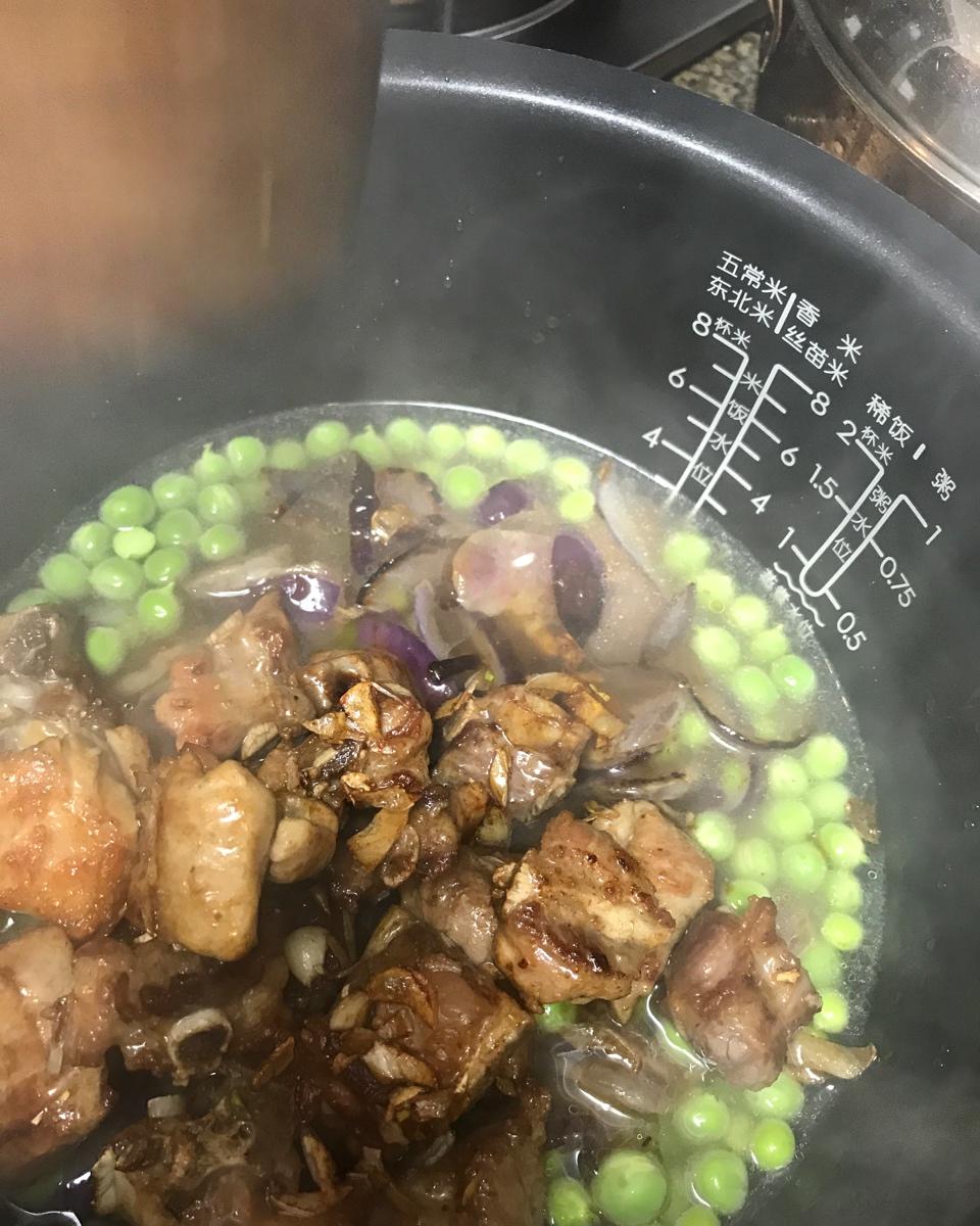 喷香排骨焖饭（爆好吃）