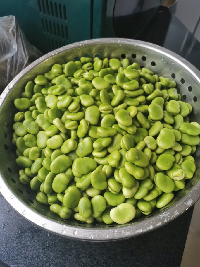 蚕豆这么存储，让你一年都能吃上好吃的炒蚕豆的做法 步骤3