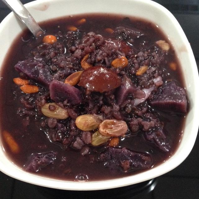 紫薯黑米粥的做法