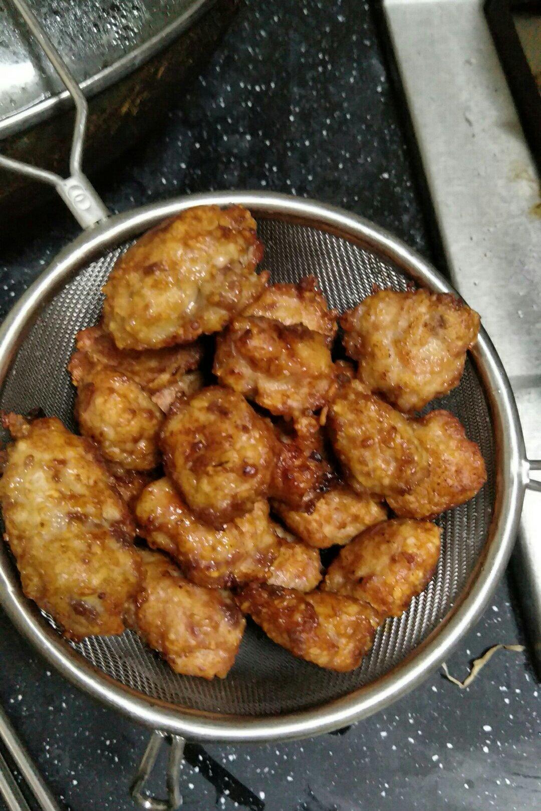 自制油炸肉丸子