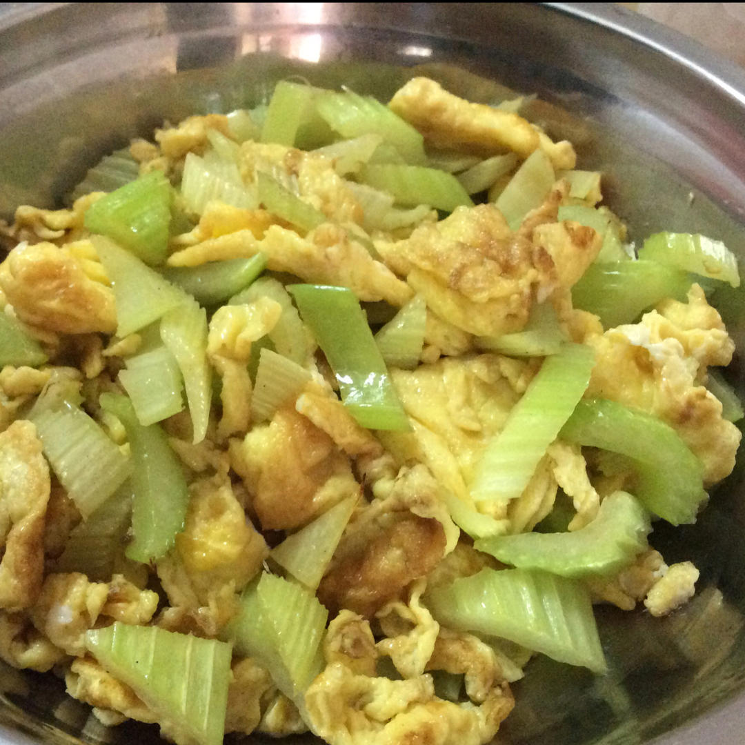芹菜炒鸡蛋