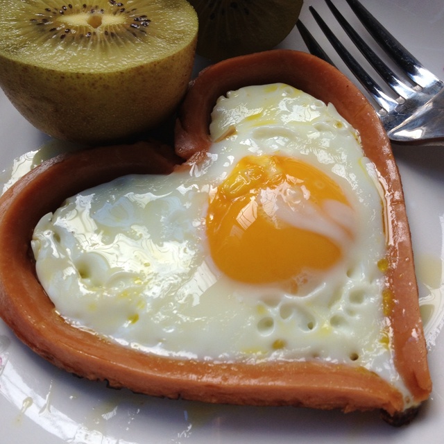 贵氏小厨房做的心形香肠荷包蛋