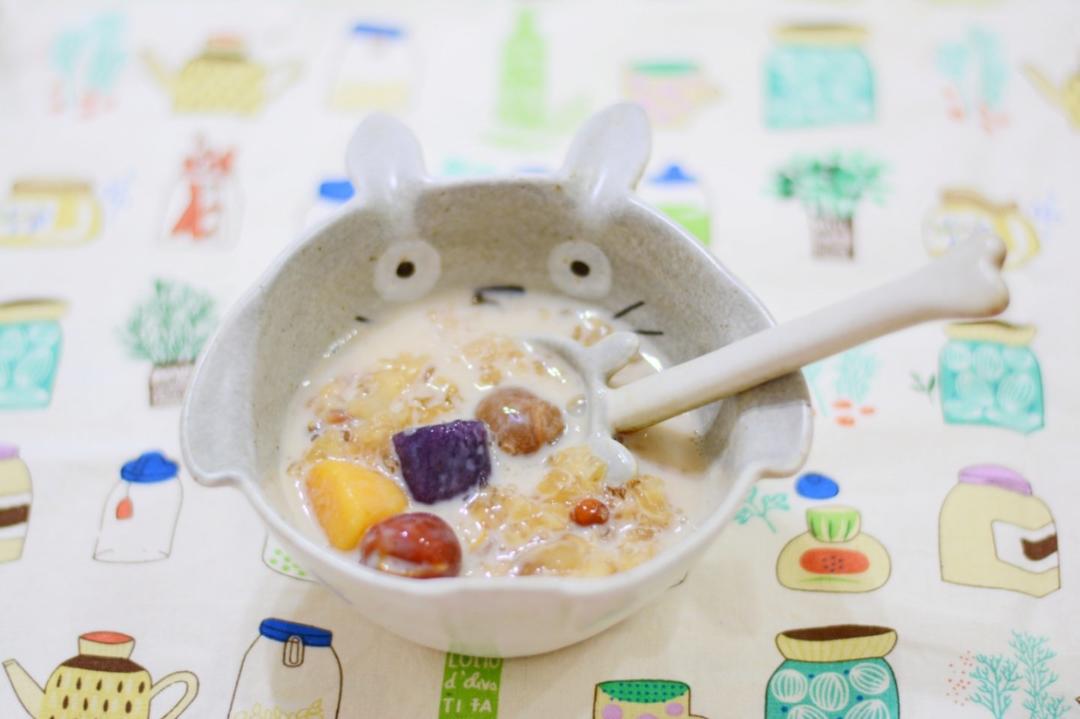 {何故居｝桃胶奶