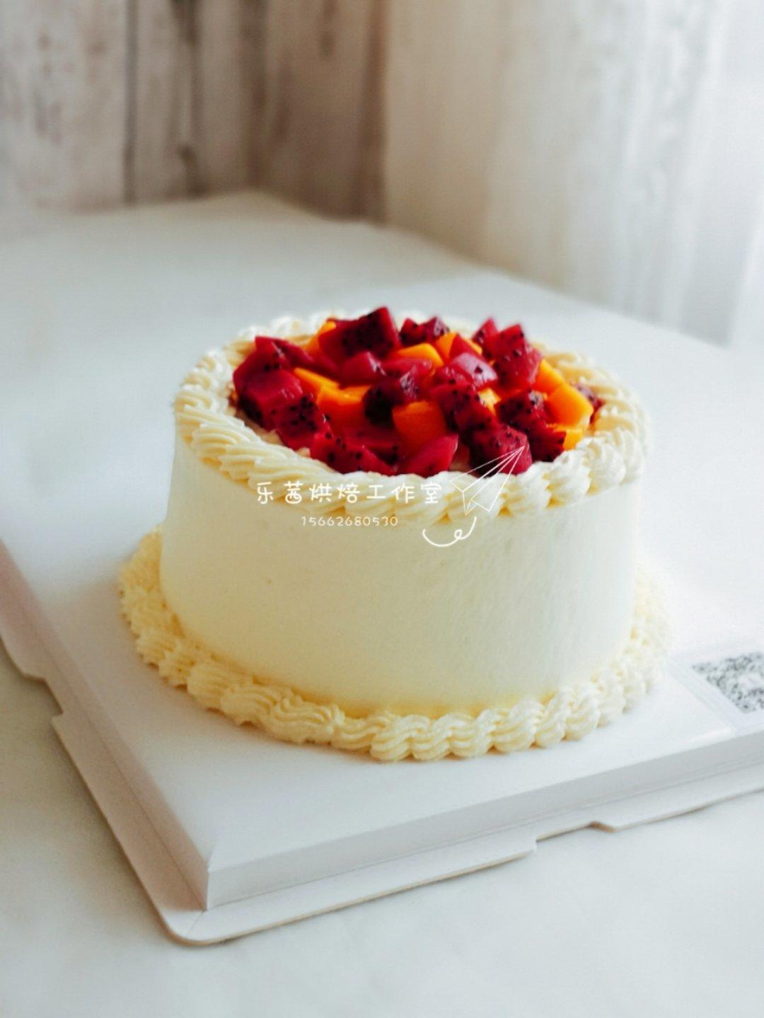 奶油水果装饰蛋糕