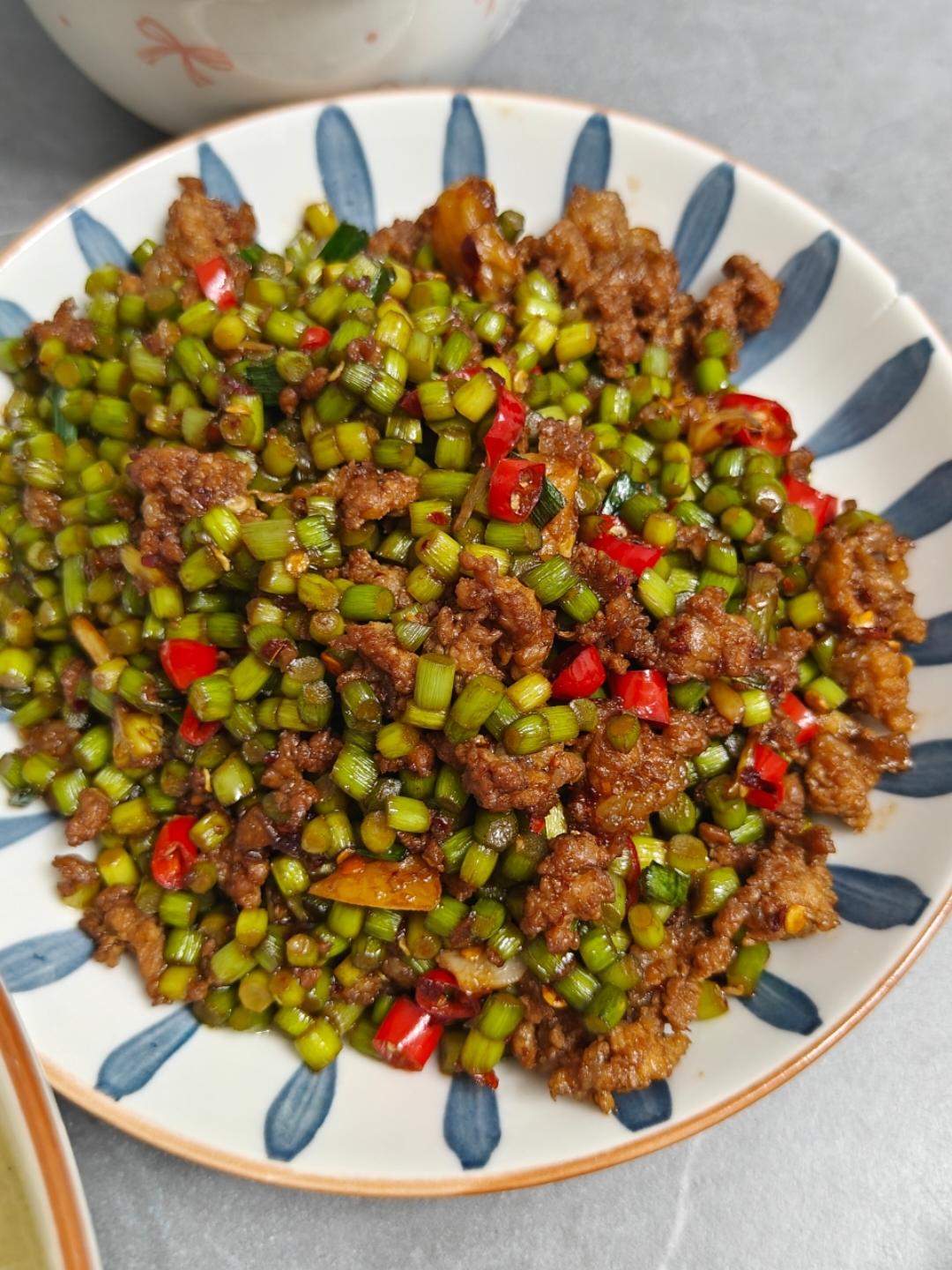蒜苔炒肉末，三碗米饭都不够吃