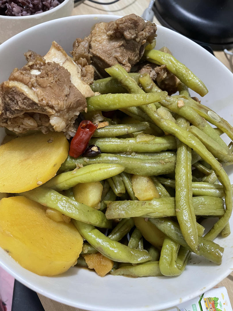 铁锅炖脊骨腔骨豆角土豆（不用炒）