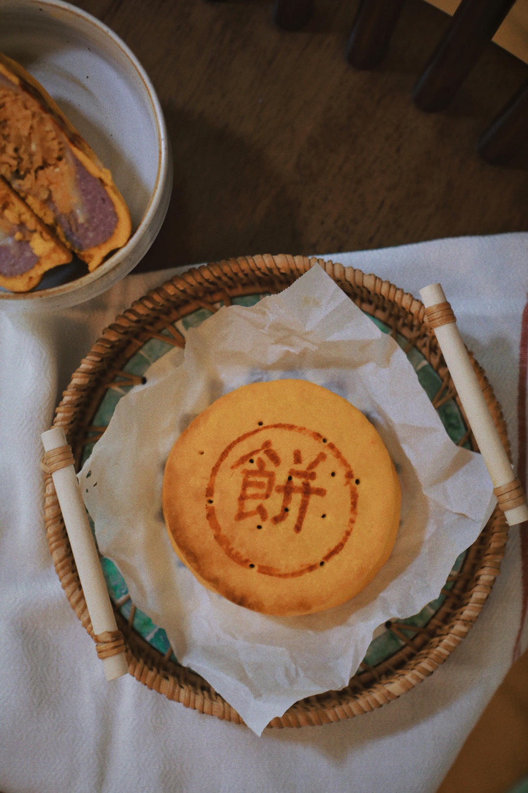 复刻胖东来黄金月饼，芋泥麻薯蛋黄···这真的是月饼吗？