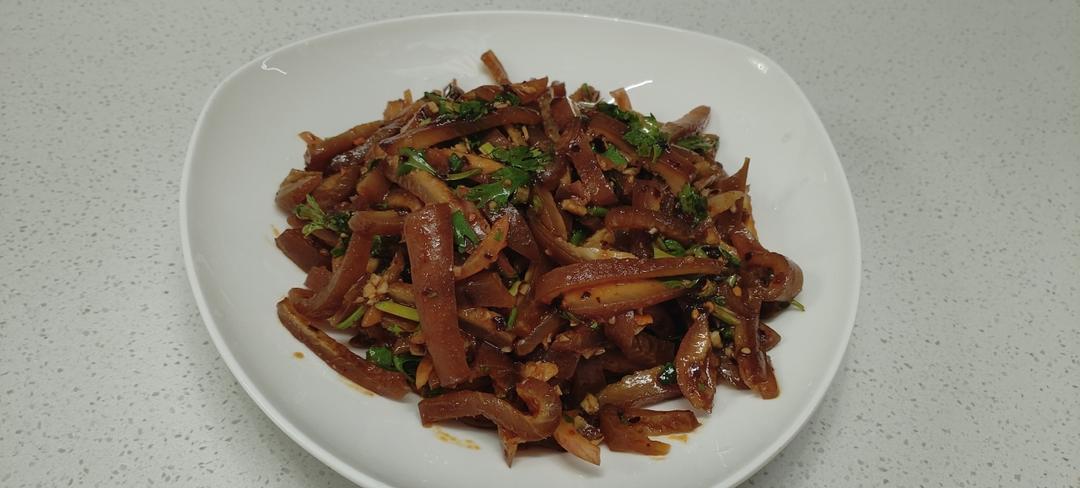 【创意小厨娘】凉拌猪皮——简单美味，Q弹又有嚼劲，非常好吃！