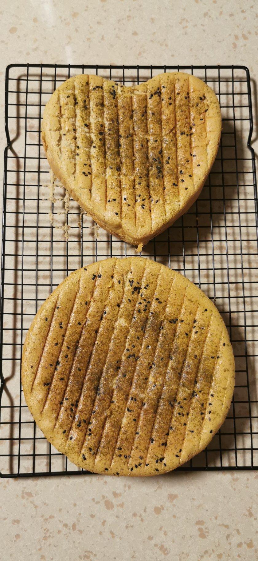 视频【软到捏不住的戚风蛋糕】新手必学，不再被气疯！