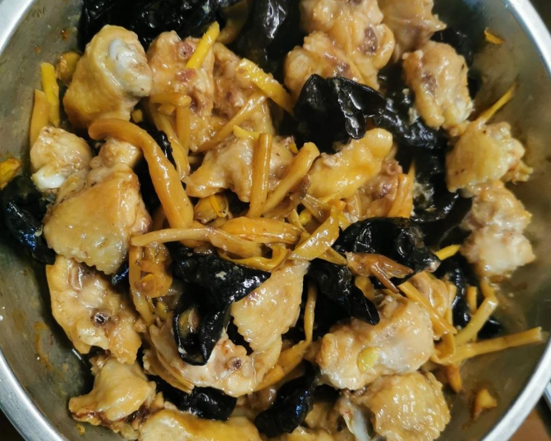 云耳金针菜蒸鸡