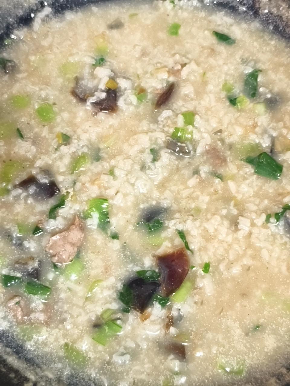 妈妈👩教我做的皮蛋瘦肉粥🥣简单快捷美味😋