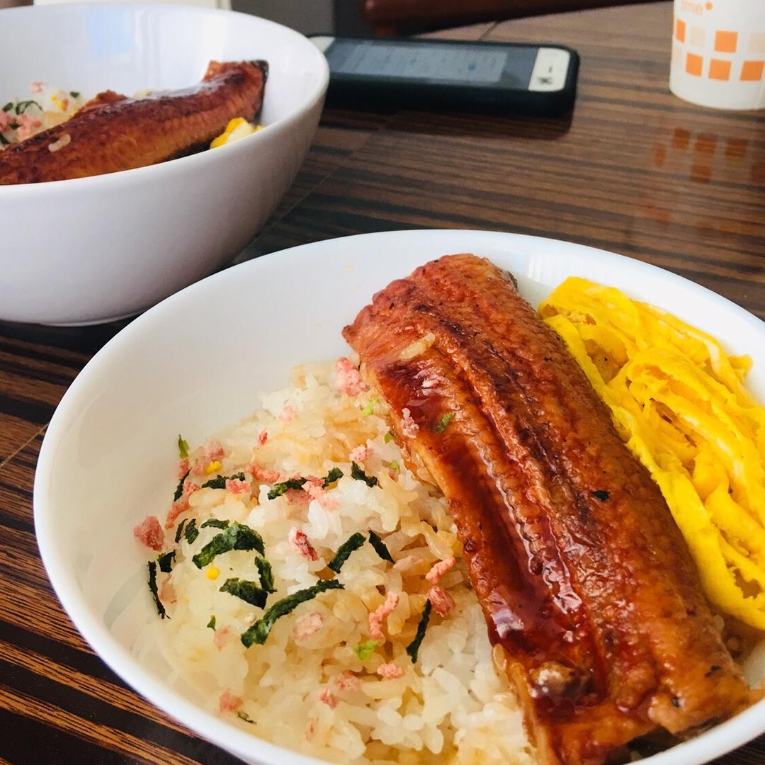 蒲烧鳗鱼盖饭（鳗丼）