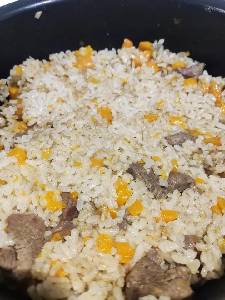 新疆羊肉抓饭（不糊底电饭煲版）