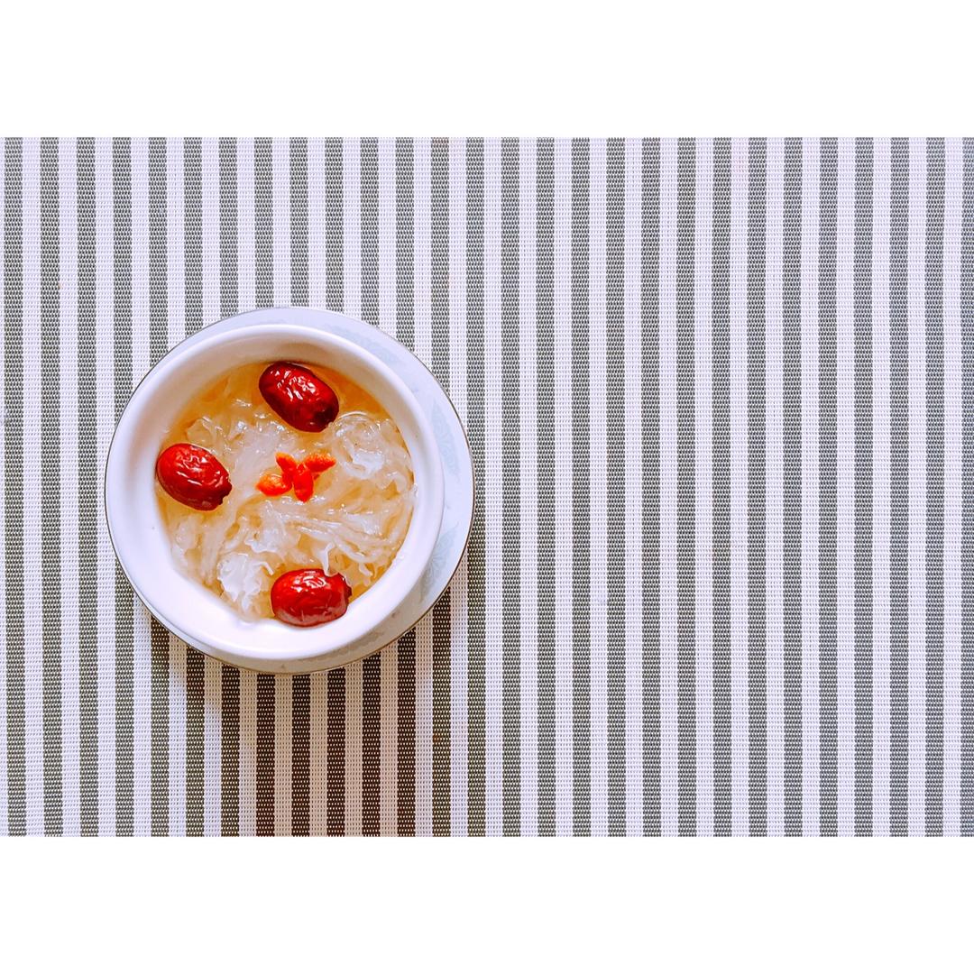 银耳燕窝羹