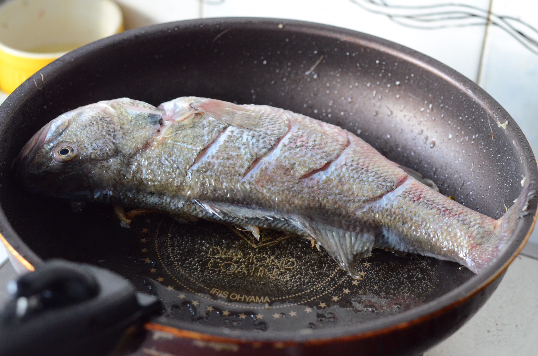 鱼虾鲜—红烧鲈鱼的做法 步骤3
