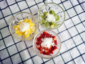 自制果酱  草莓  芒果  猕猴桃的做法 步骤1