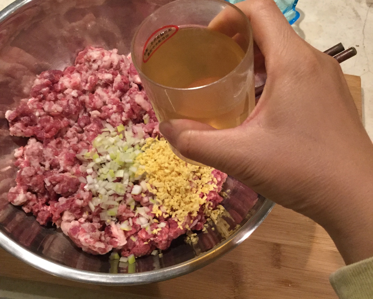 羊肉韭黄饺子的做法 步骤2