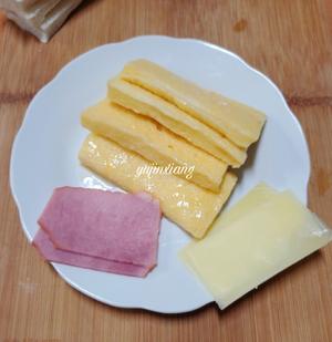 超满足的黄金蛋包土司片的做法 步骤4