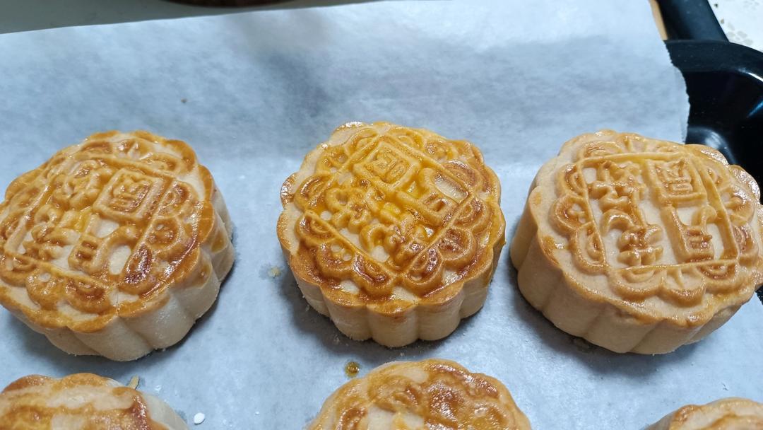 广式月饼—蛋黄莲蓉月饼