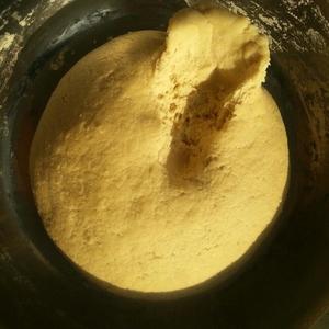 豆渣玫瑰豆沙卷的做法 步骤3