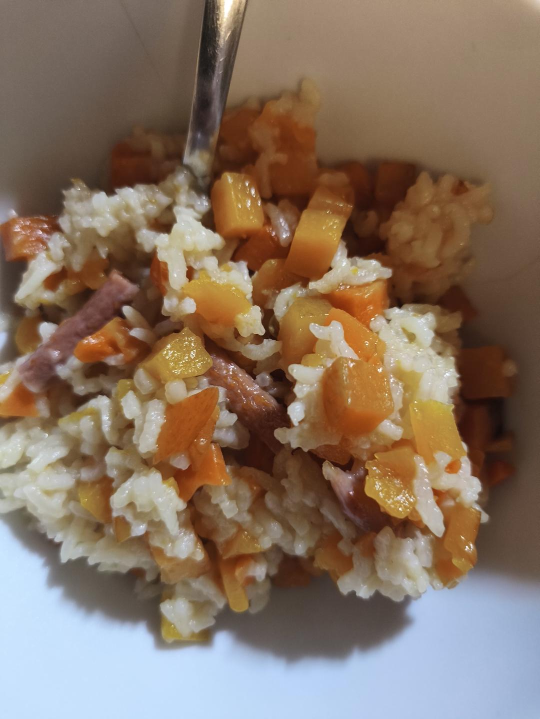 南瓜胡萝卜香肠焖饭