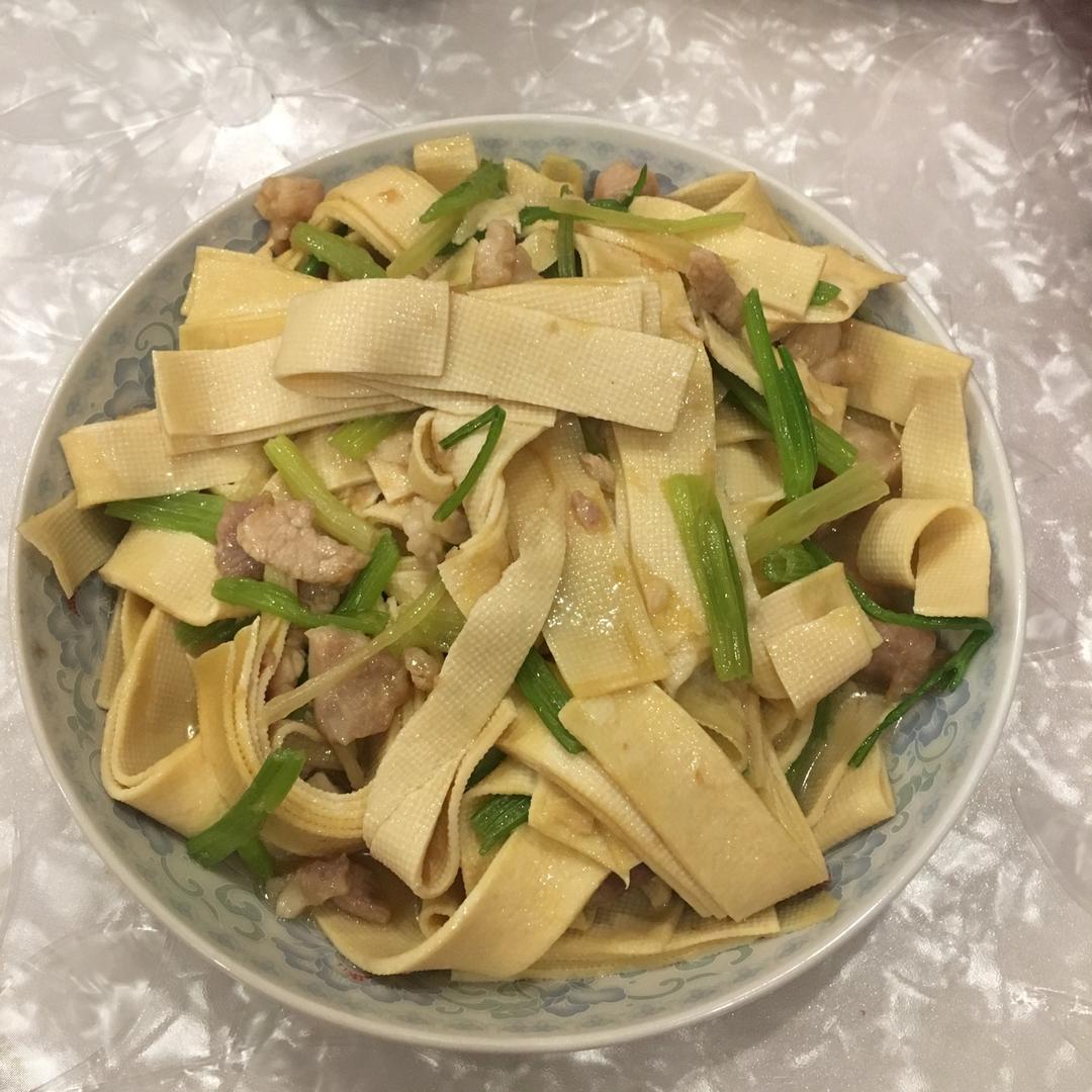 芹菜豆皮炒肉丝