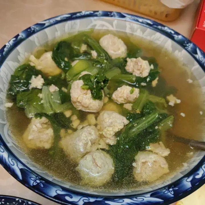 小白菜猪肉丸子汤