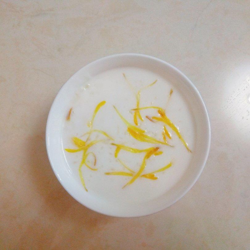 椰浆牛奶桃花羹（椰浆牛奶糯米粥）