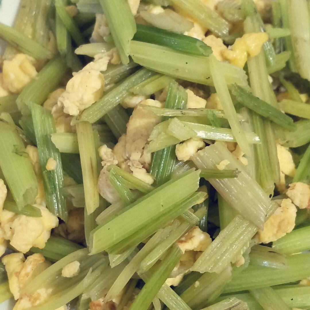 芹菜炒鸡蛋