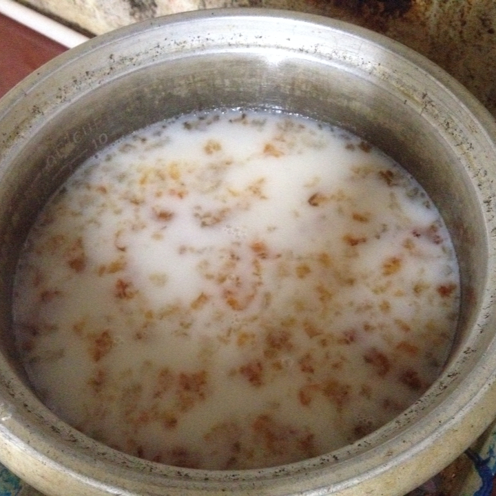 牛奶炖桃胶
