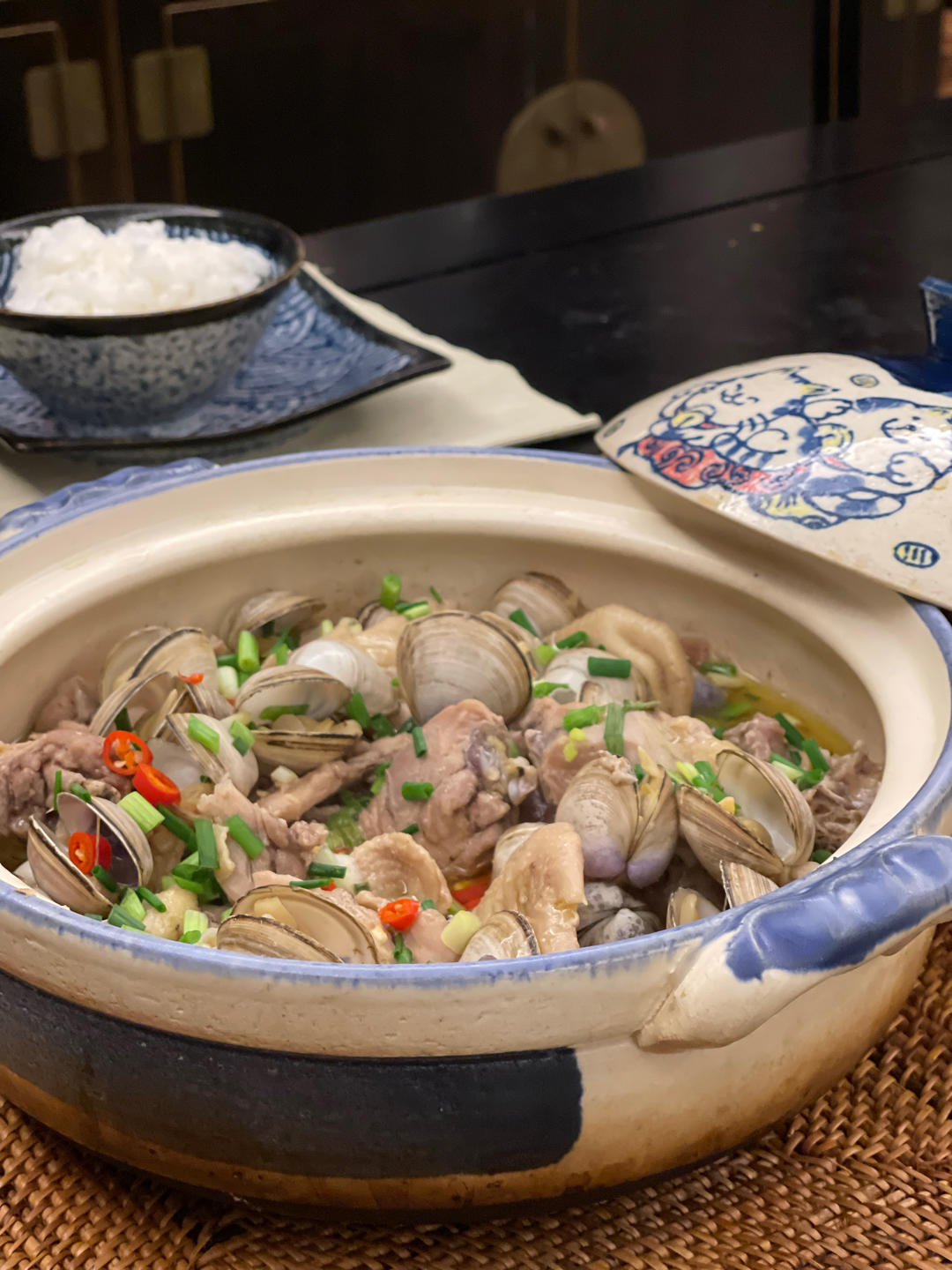 【白贝鸡煲】