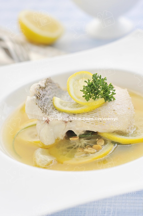 柠香酸汤鲈鱼的做法