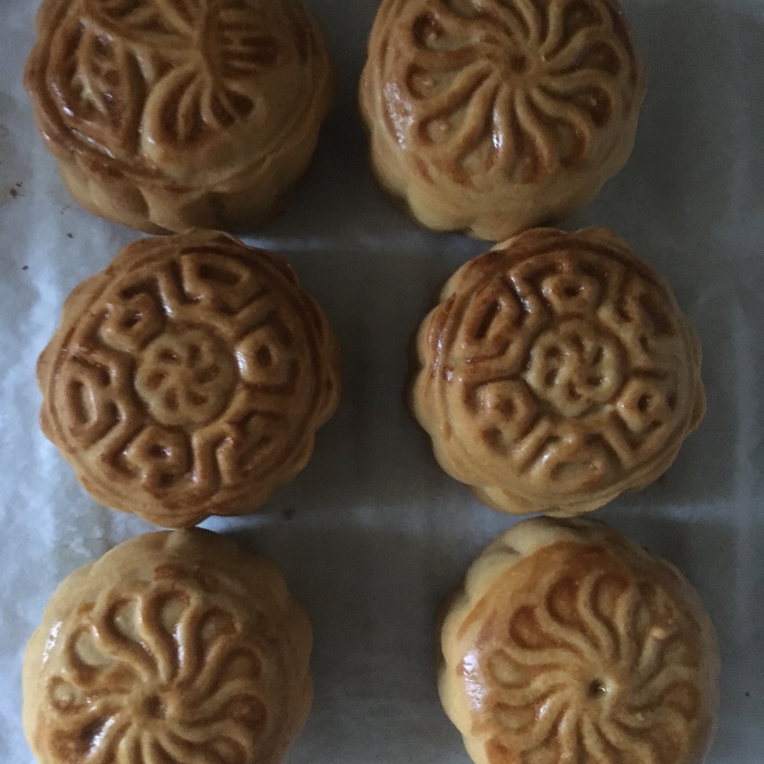 广式月饼—蛋黄莲蓉月饼